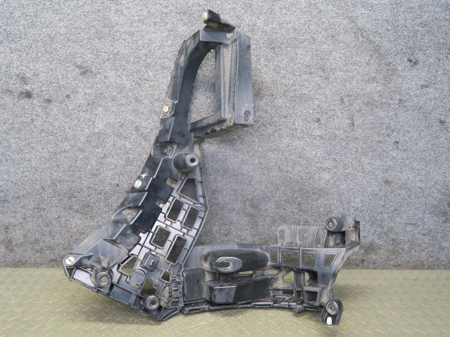 2015-2018 Porsche Macan Rear Right Center Left Bumper Mount Bracket Support Set