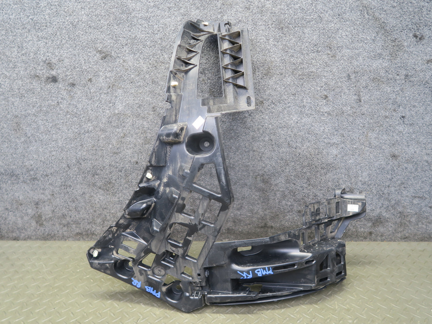 2015-2018 Porsche Macan Rear Right Center Left Bumper Mount Bracket Support Set