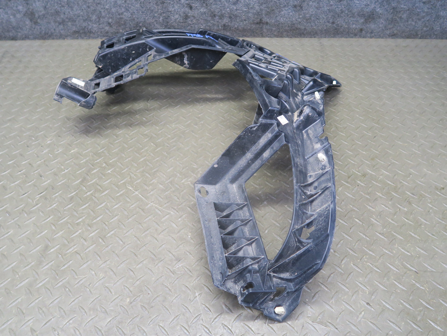 2015-2018 Porsche Macan Rear Right Center Left Bumper Mount Bracket Support Set