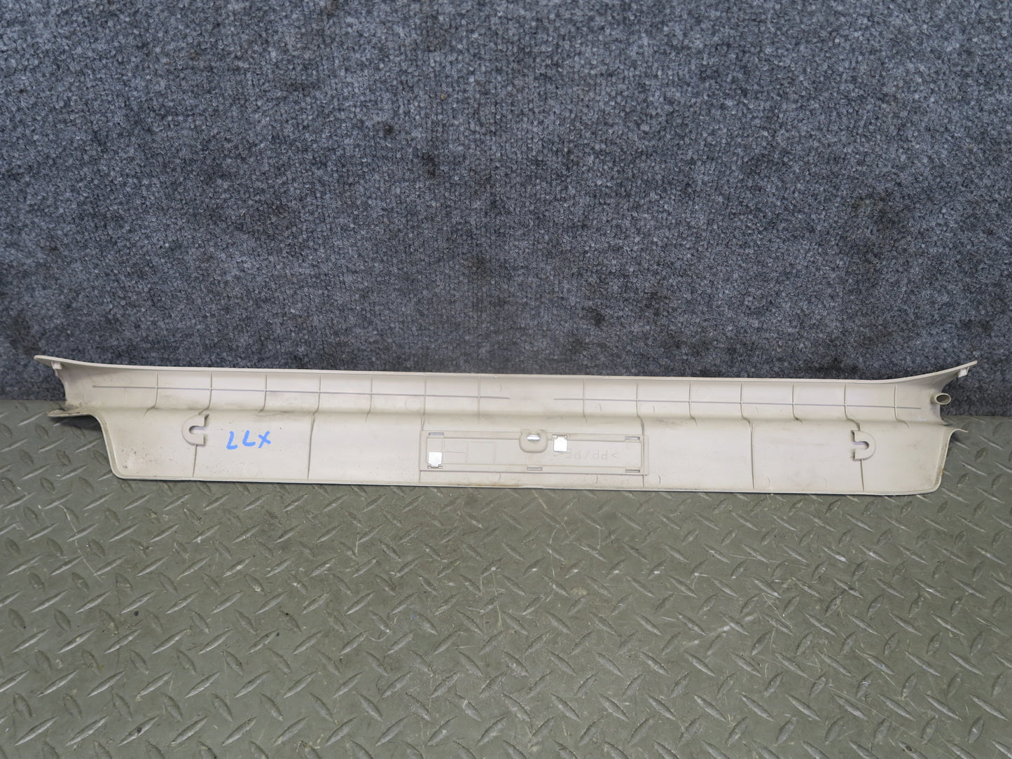 2003-2007 Lexus UZJ100L LX470 Front Door Scuff Sill Plate Trim Set of 2