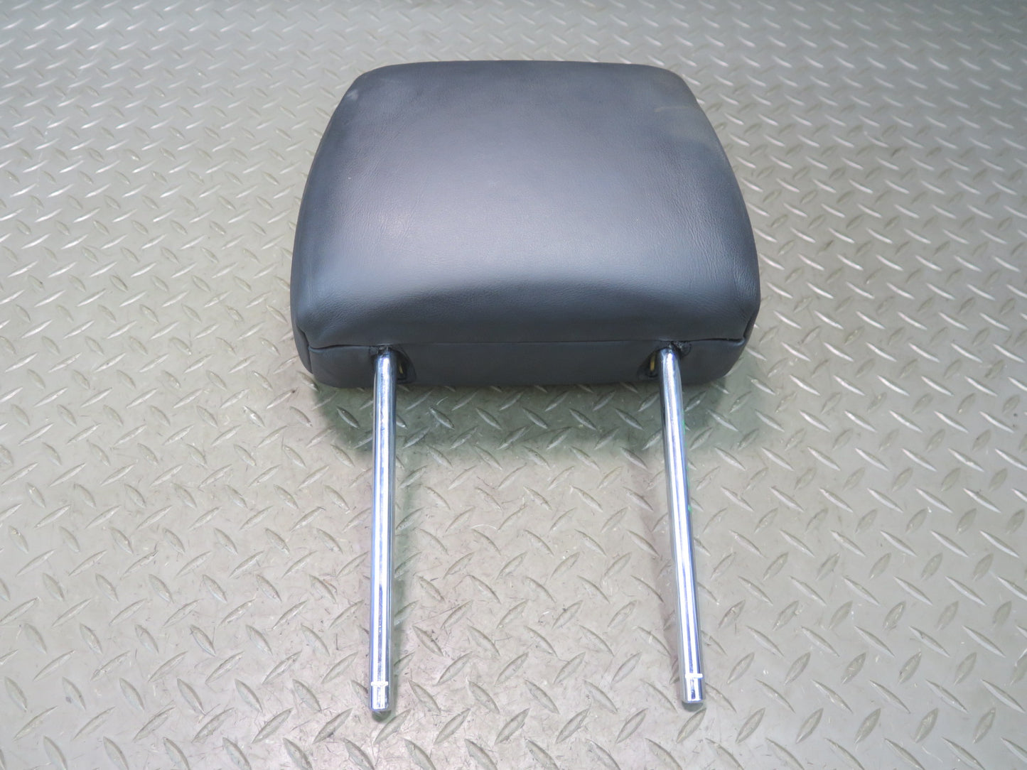 04-06 Lexus UCF30L LS430 Set of 2 Front Left & Right Seat Leather Headrest OEM