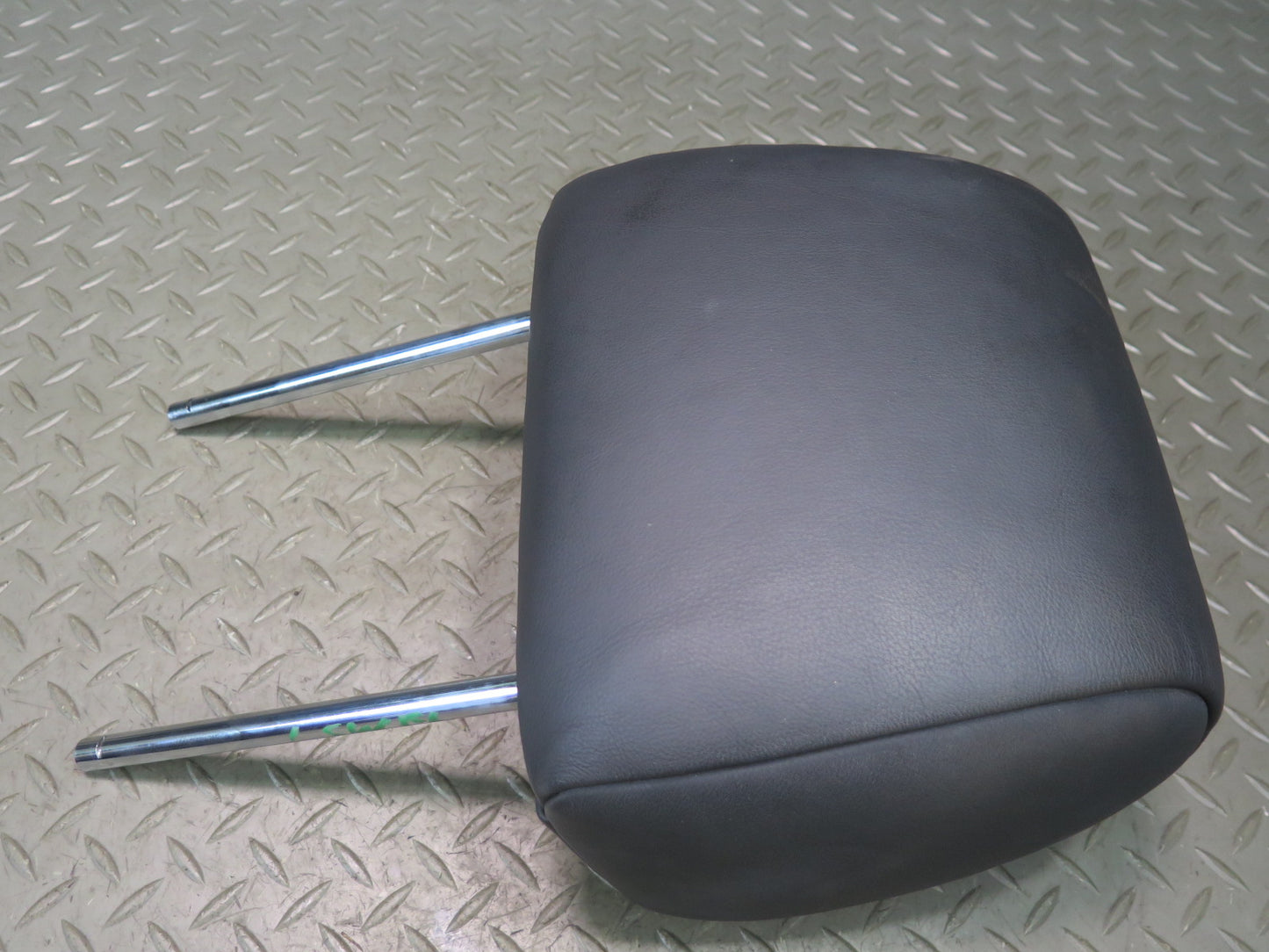 04-06 Lexus UCF30L LS430 Set of 2 Front Left & Right Seat Leather Headrest OEM