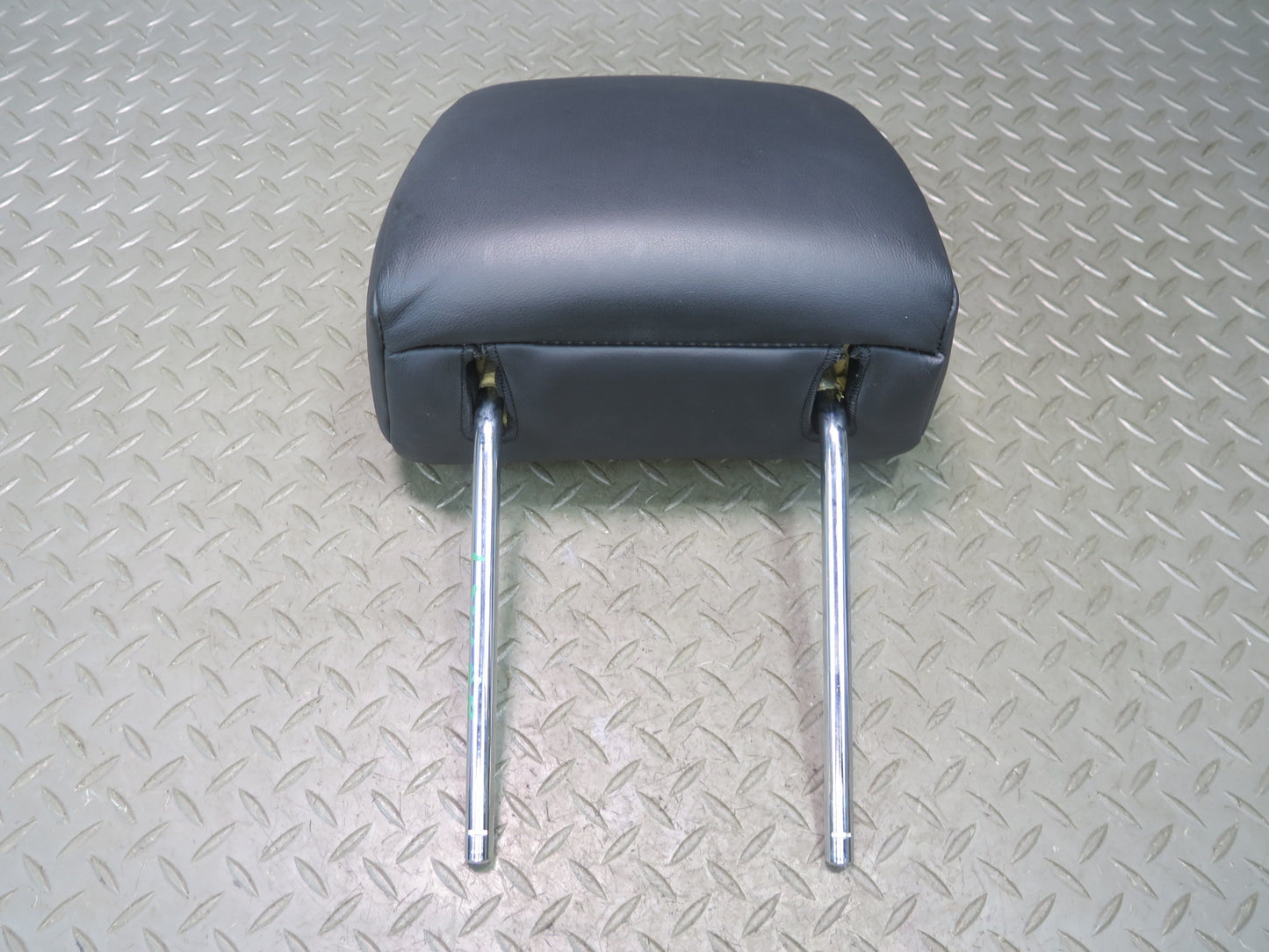 04-06 Lexus UCF30L LS430 Set of 2 Front Left & Right Seat Leather Headrest OEM