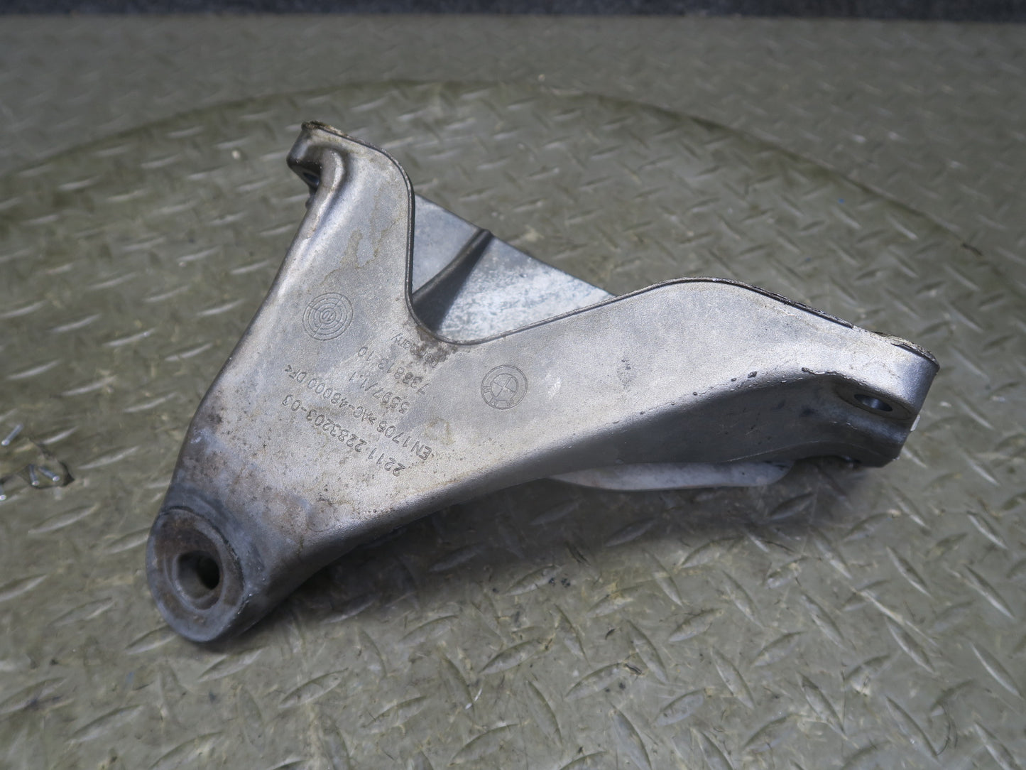 2008-2013 BMW E90 E92 E93 M3 S65 Engine Motor Mount Bracket Left Right Side Set