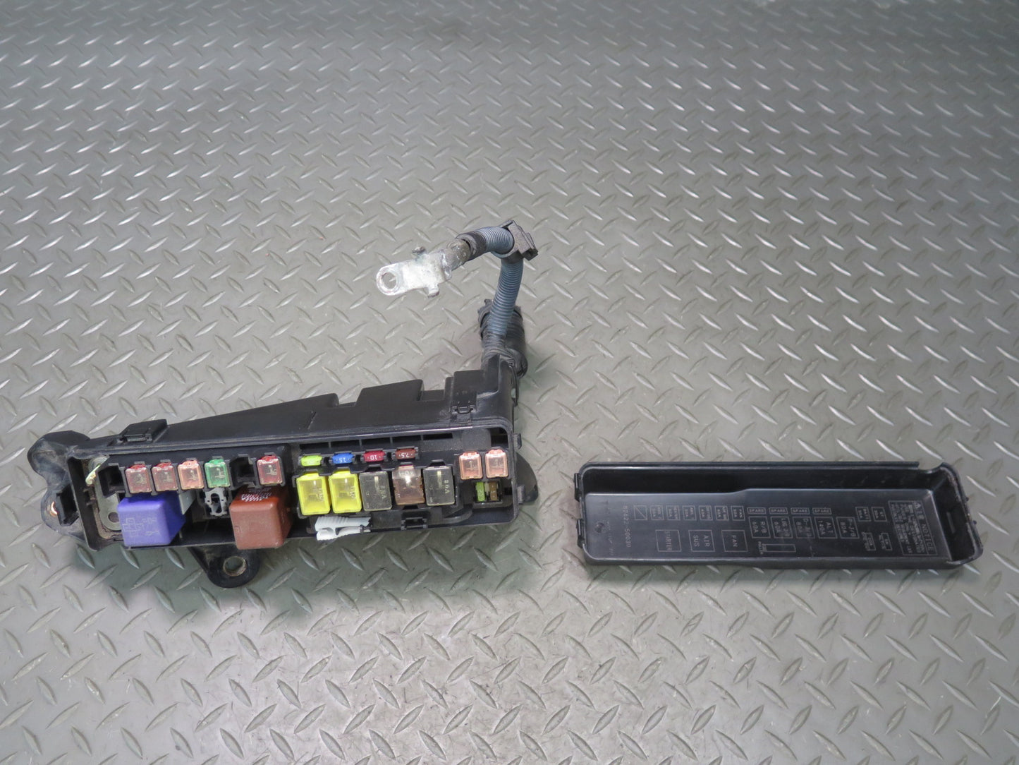 04-06 Lexus UCF30L LS430 Under Hood Junction Relay Fuse Box OEM