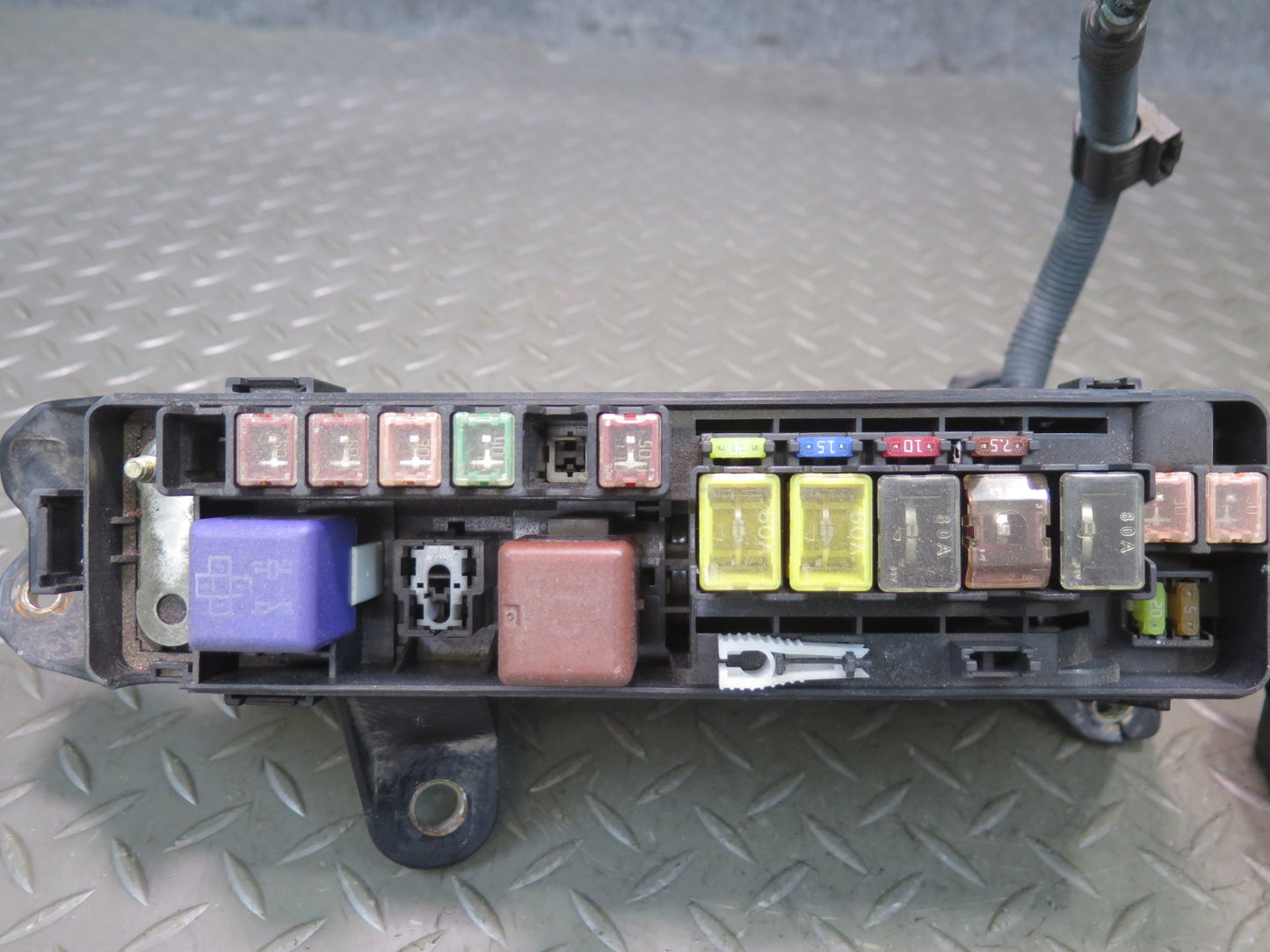 04-06 Lexus UCF30L LS430 Under Hood Junction Relay Fuse Box OEM