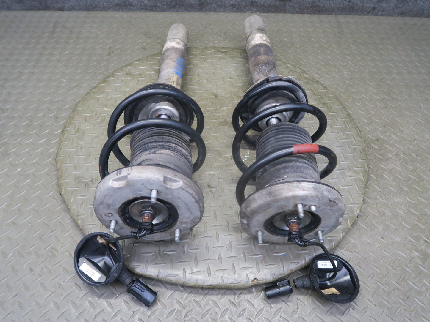 2007-2010 BMW E64 M6 Convertible Front Left & Right Strut Shock Absorber Set