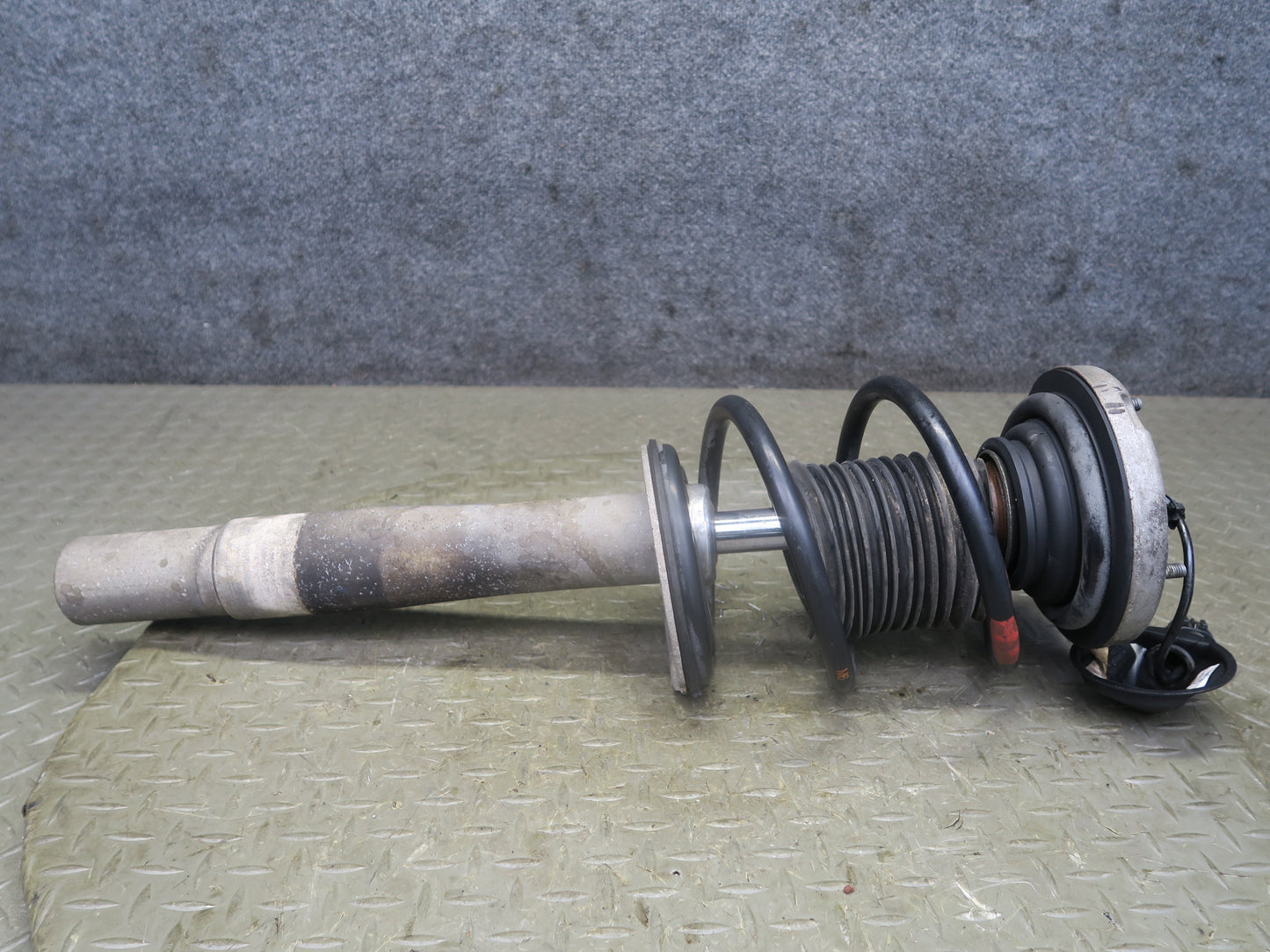 2007-2010 BMW E64 M6 Convertible Front Left & Right Strut Shock Absorber Set