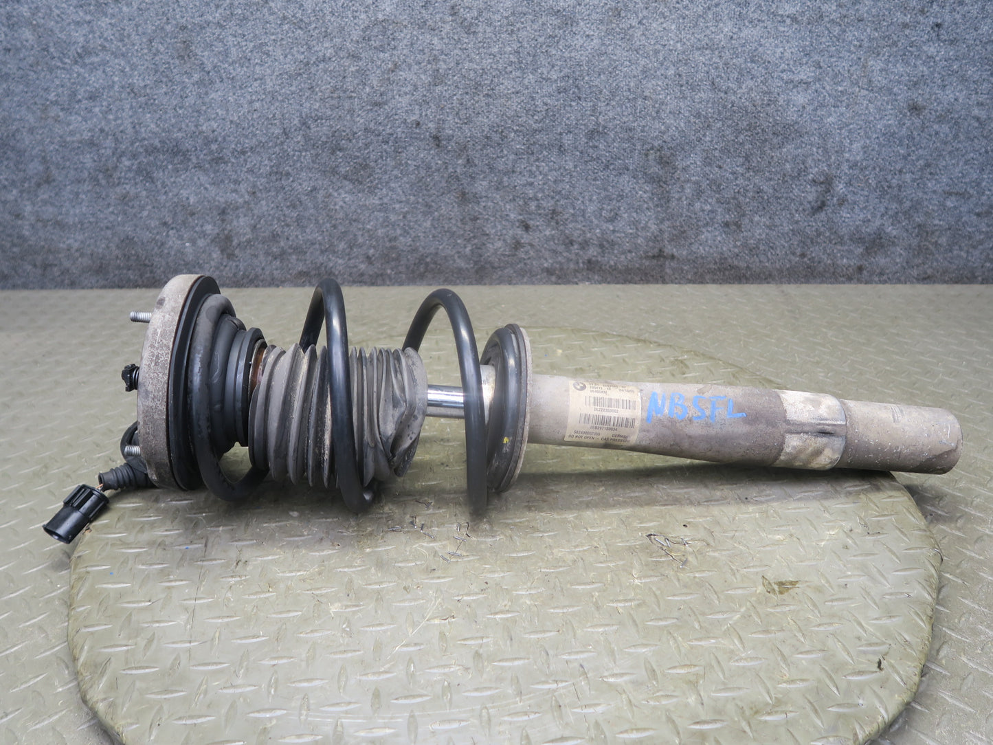 2007-2010 BMW E64 M6 Convertible Front Left & Right Strut Shock Absorber Set