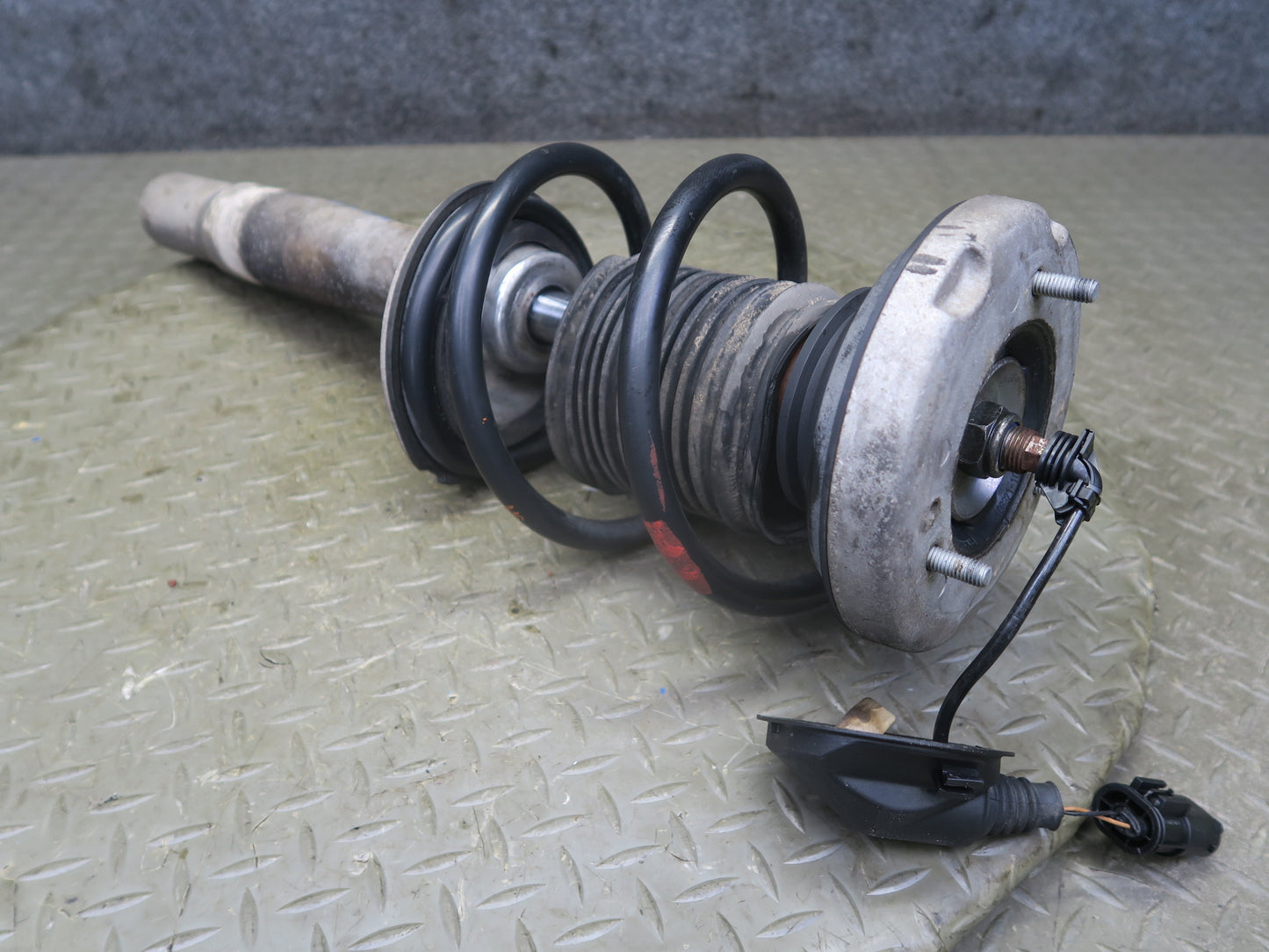 2007-2010 BMW E64 M6 Convertible Front Left & Right Strut Shock Absorber Set
