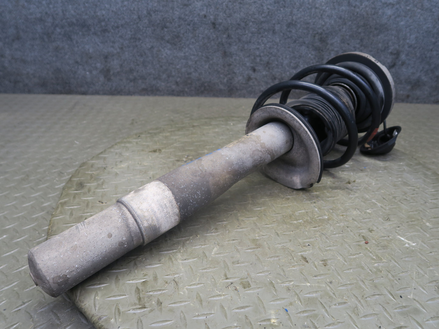 2007-2010 BMW E64 M6 Convertible Front Left & Right Strut Shock Absorber Set