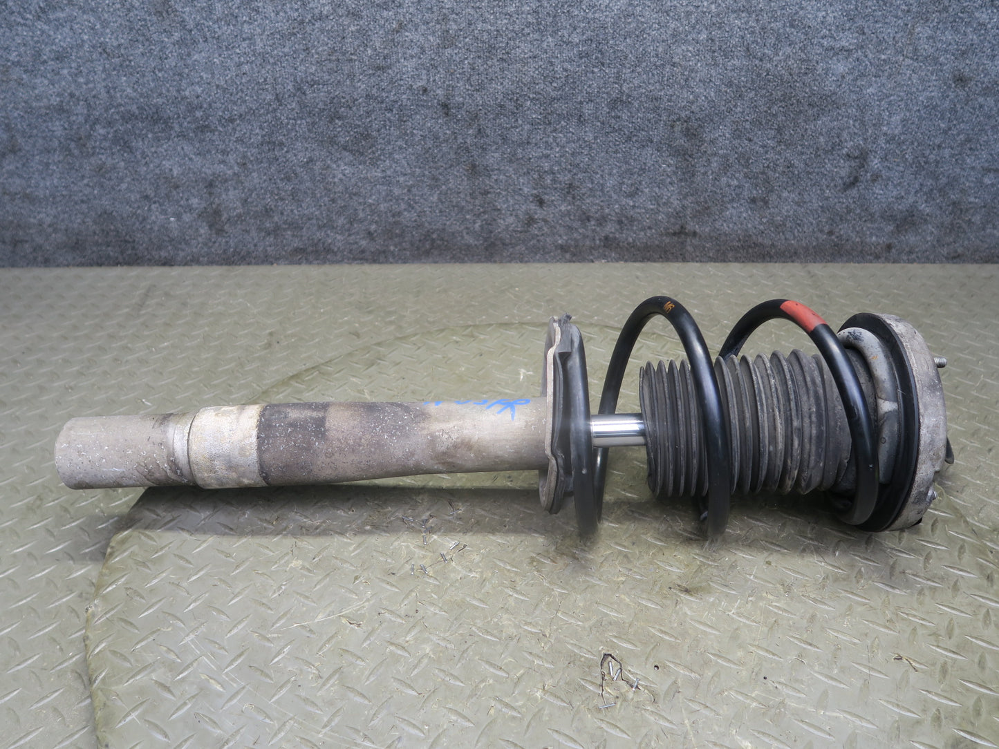 2007-2010 BMW E64 M6 Convertible Front Left & Right Strut Shock Absorber Set