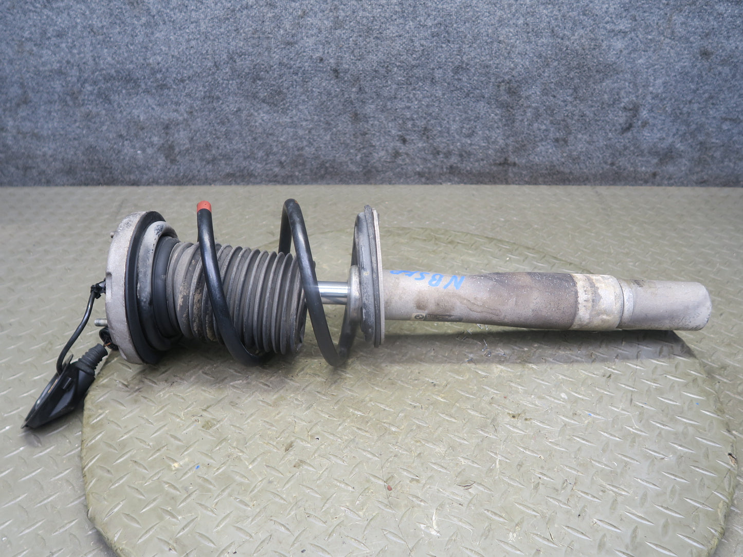 2007-2010 BMW E64 M6 Convertible Front Left & Right Strut Shock Absorber Set