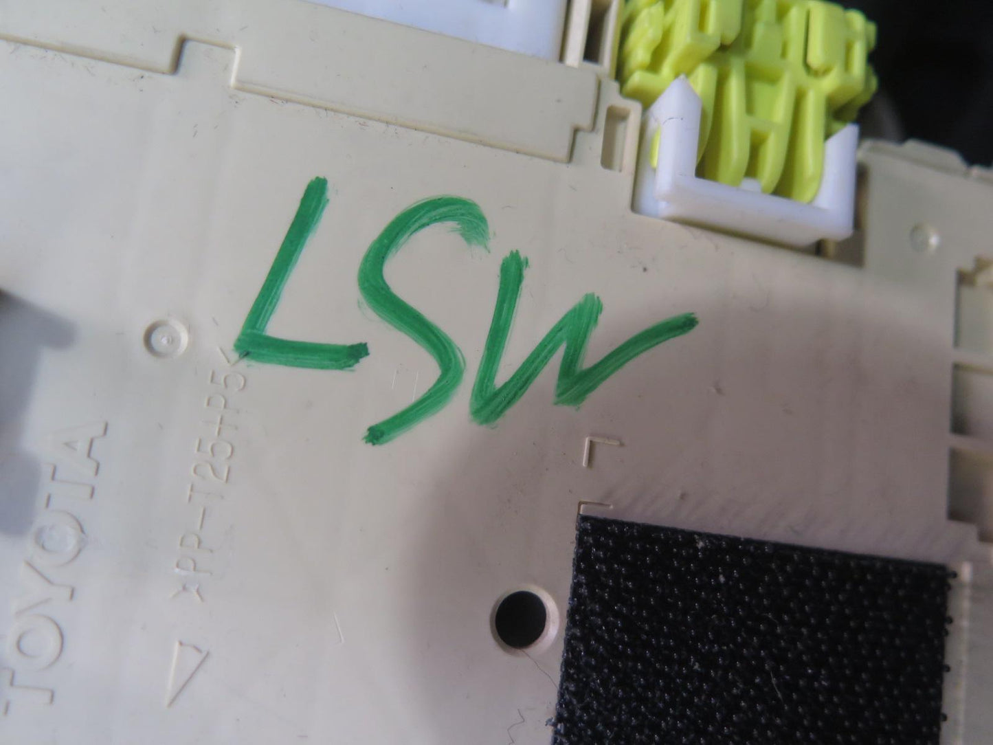 04-06 Lexus UCF30L LS430 Front Right Fuse Relay Junction Box Module OEM