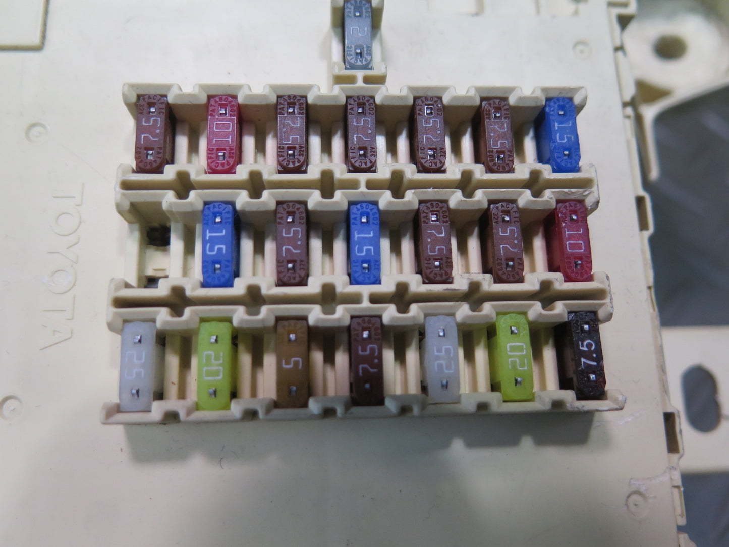 04-06 Lexus UCF30L LS430 Front Right Fuse Relay Junction Box Module OEM