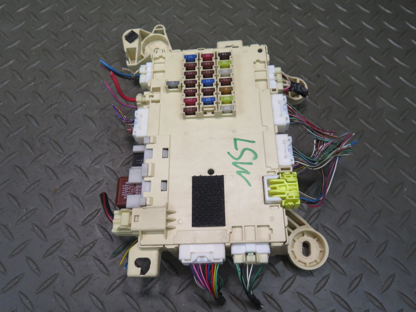 04-06 Lexus UCF30L LS430 Front Right Fuse Relay Junction Box Module OEM