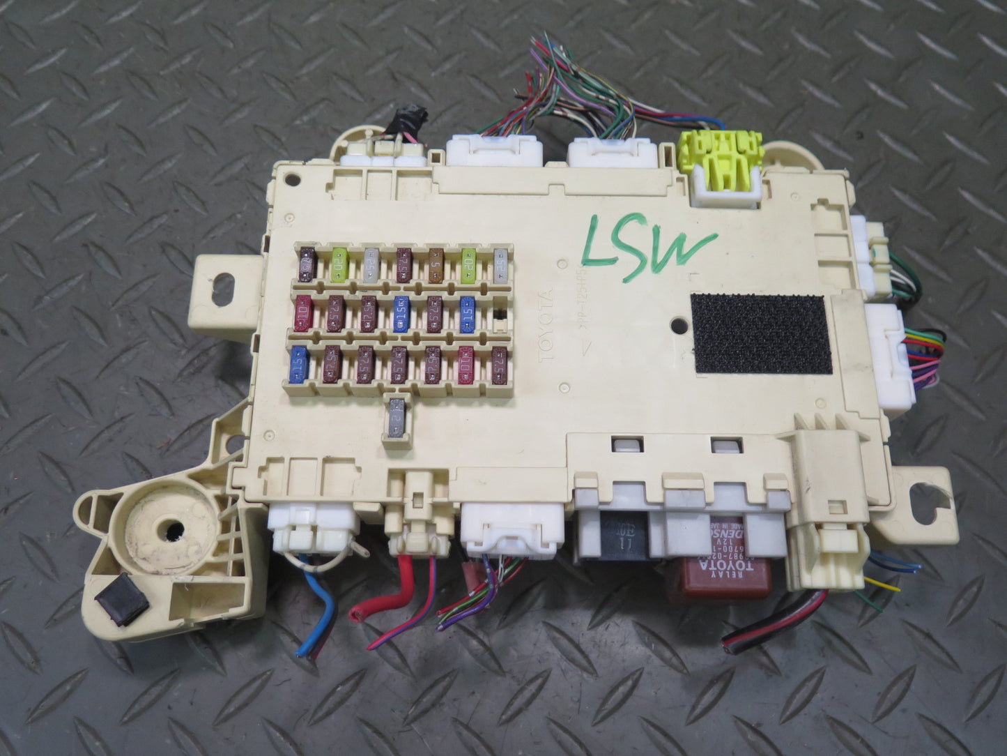 04-06 Lexus UCF30L LS430 Front Right Fuse Relay Junction Box Module OEM