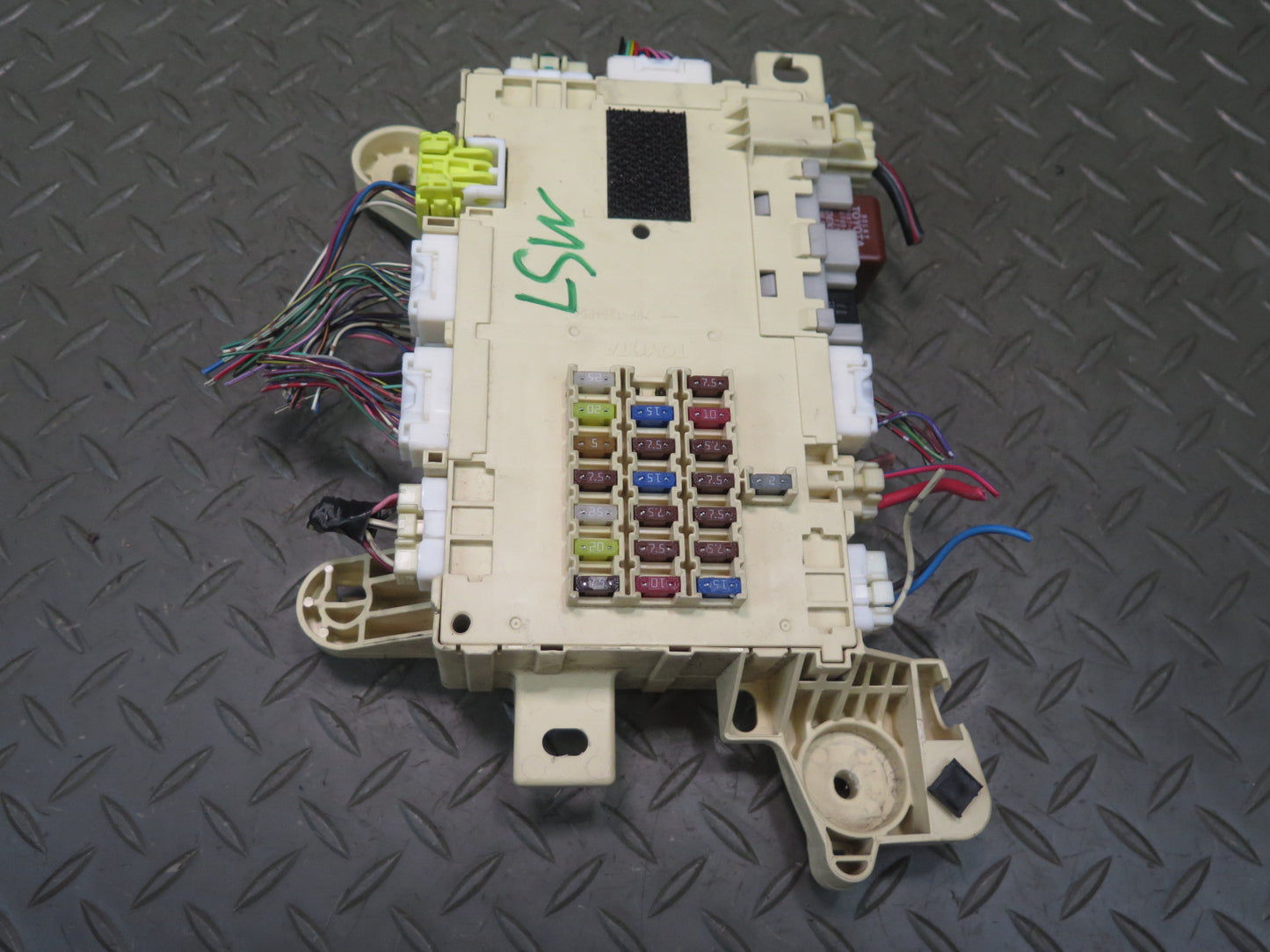 04-06 Lexus UCF30L LS430 Front Right Fuse Relay Junction Box Module OEM