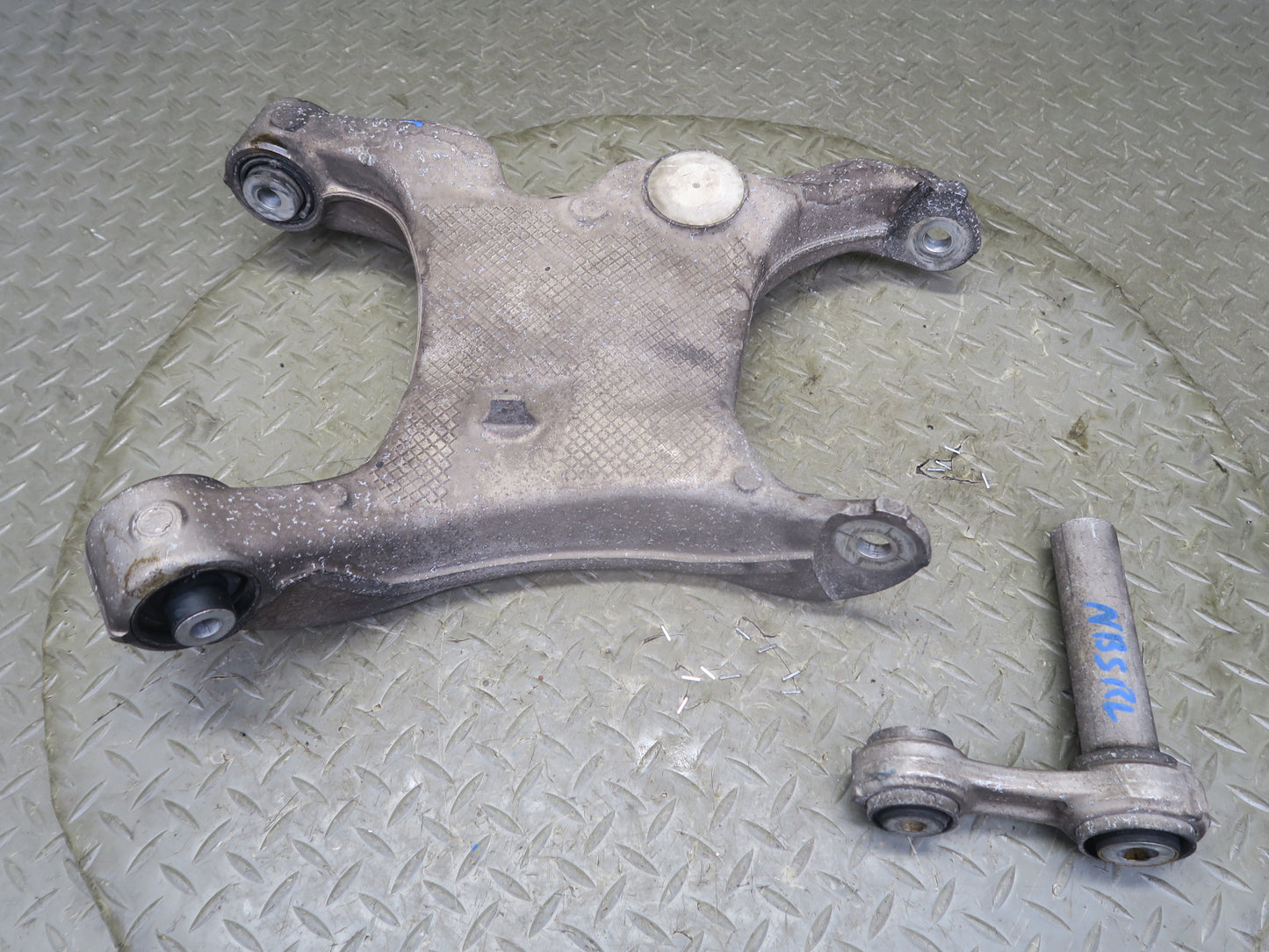 2006-2007 BMW E63 E64 M6 Rear Left Suspension Lower Control Arm Set
