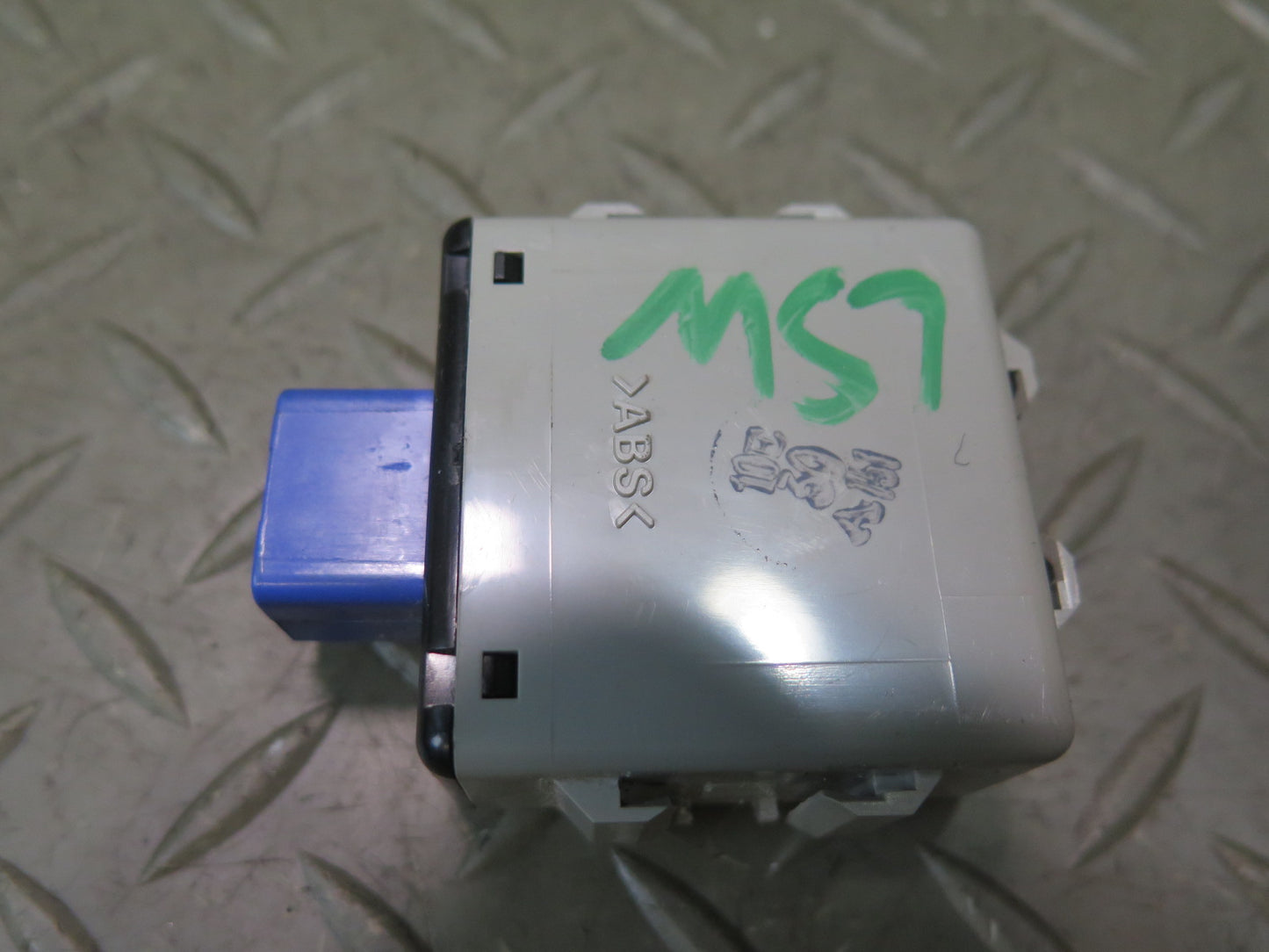 04-06 Lexus UCF30L LS430 Power Steering Control Module 89650-50120 OEM