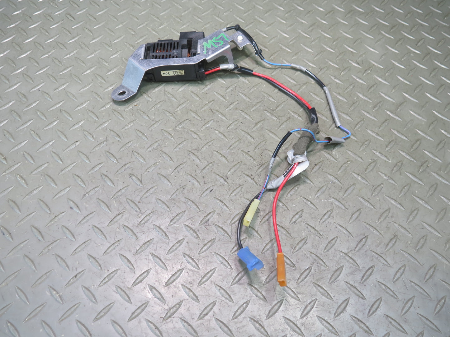 01-06 Lexus UCF30L LS430 Rear Windshield Defrost Defogger Control Module OEM