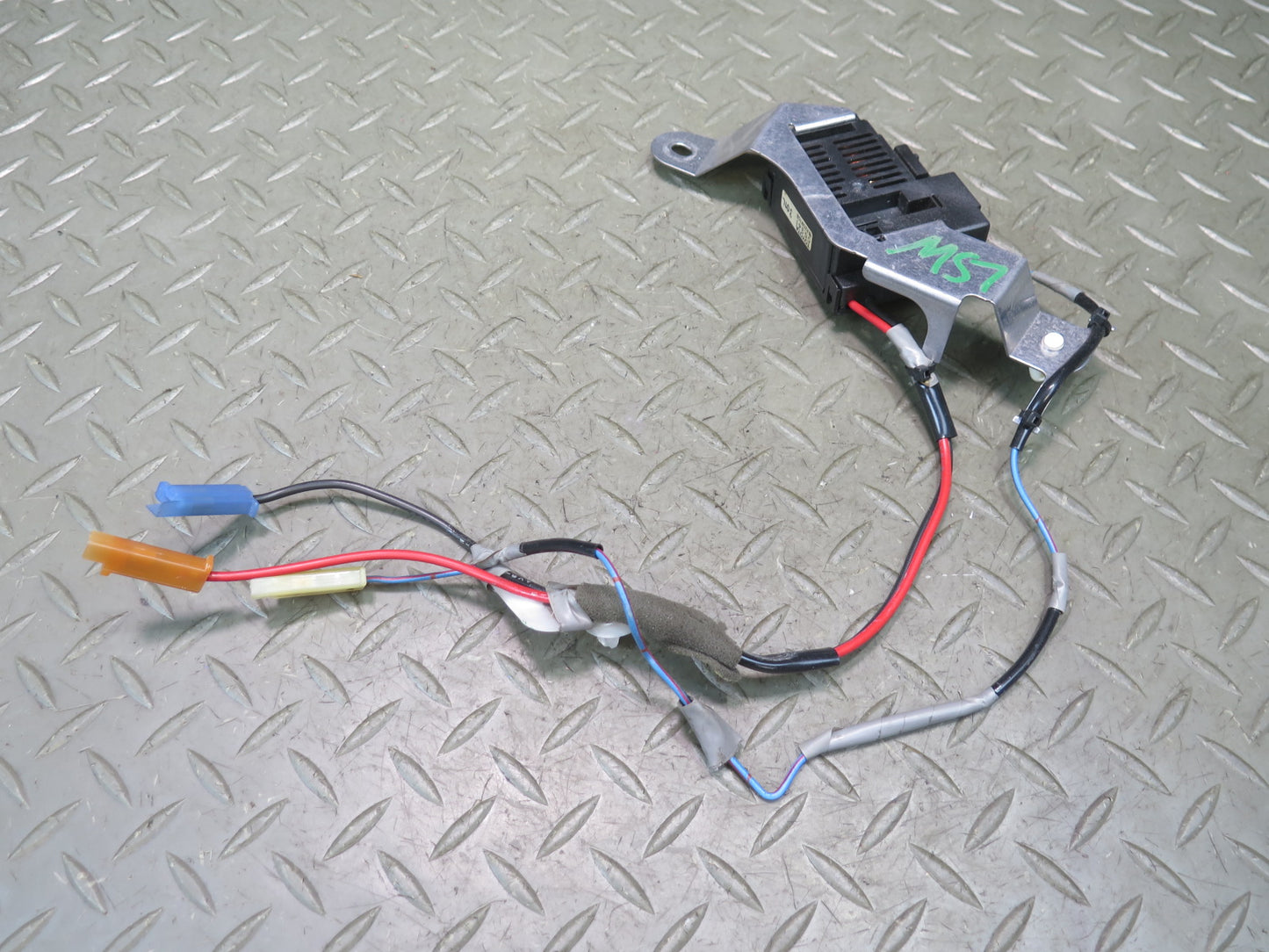 01-06 Lexus UCF30L LS430 Rear Windshield Defrost Defogger Control Module OEM