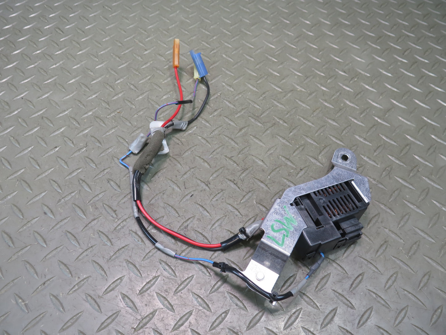 01-06 Lexus UCF30L LS430 Rear Windshield Defrost Defogger Control Module OEM