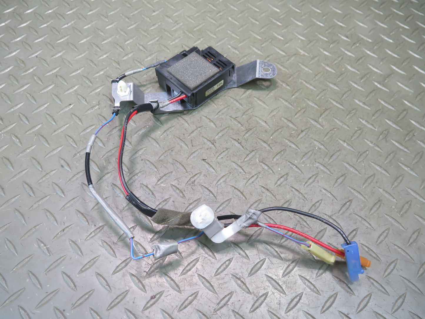 01-06 Lexus UCF30L LS430 Rear Windshield Defrost Defogger Control Module OEM