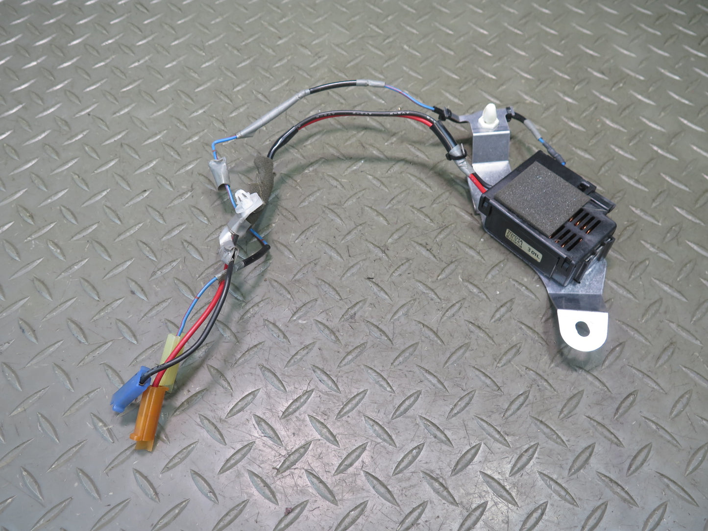 01-06 Lexus UCF30L LS430 Rear Windshield Defrost Defogger Control Module OEM