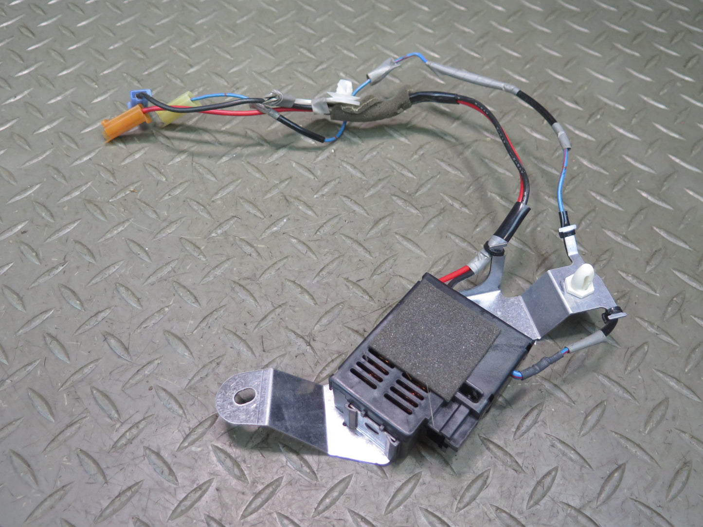 01-06 Lexus UCF30L LS430 Rear Windshield Defrost Defogger Control Module OEM