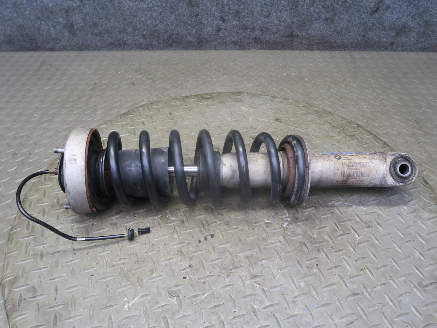 2007-2010 BMW E64 M6 Convertible Rear Left & Right Strut Shock Absorber Set of 2