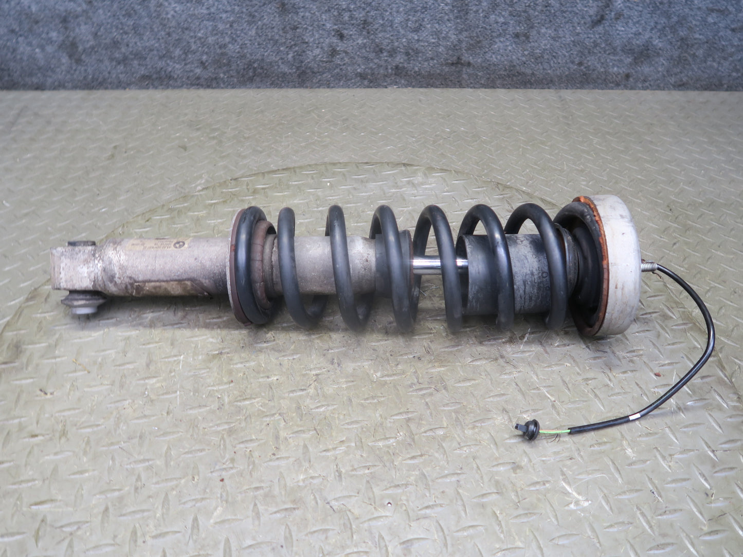 2007-2010 BMW E64 M6 Convertible Rear Left & Right Strut Shock Absorber Set of 2