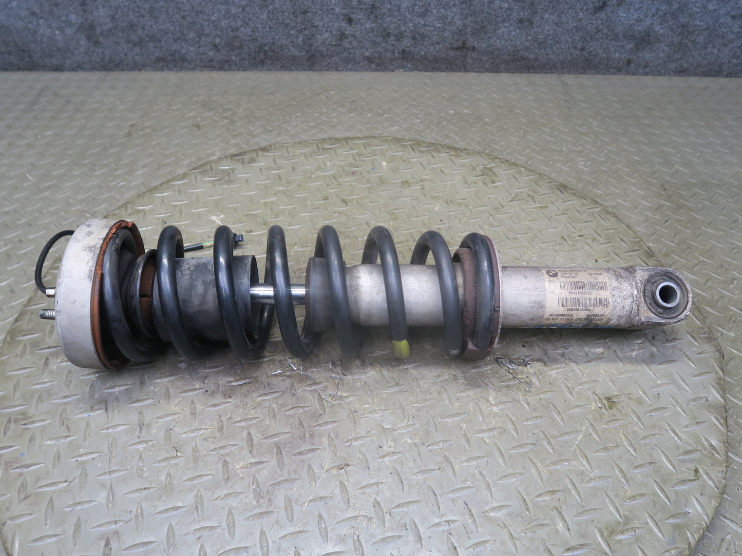 2007-2010 BMW E64 M6 Convertible Rear Left & Right Strut Shock Absorber Set of 2