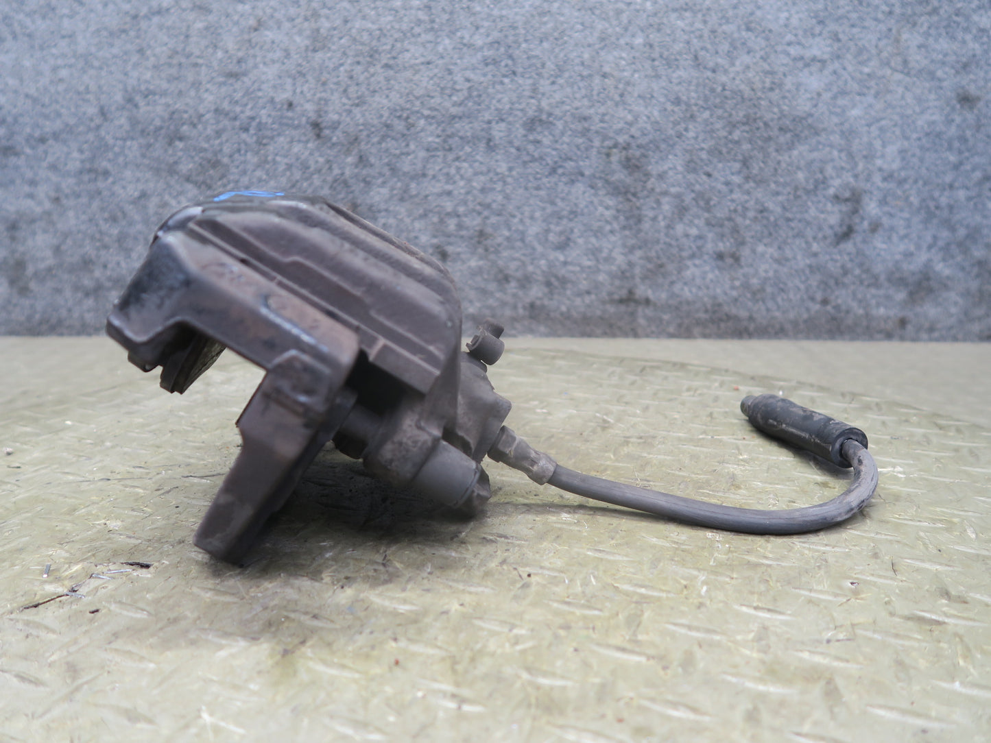 2006-2007 BMW E63 E64 M6 Rear Left & Right Brake Caliper Set of 2
