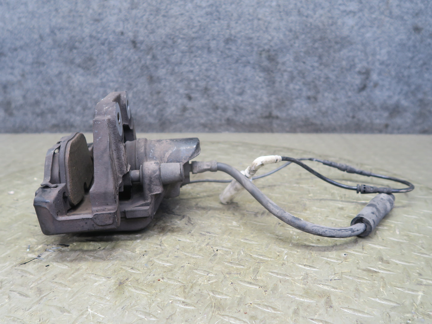 2006-2007 BMW E63 E64 M6 Rear Left & Right Brake Caliper Set of 2
