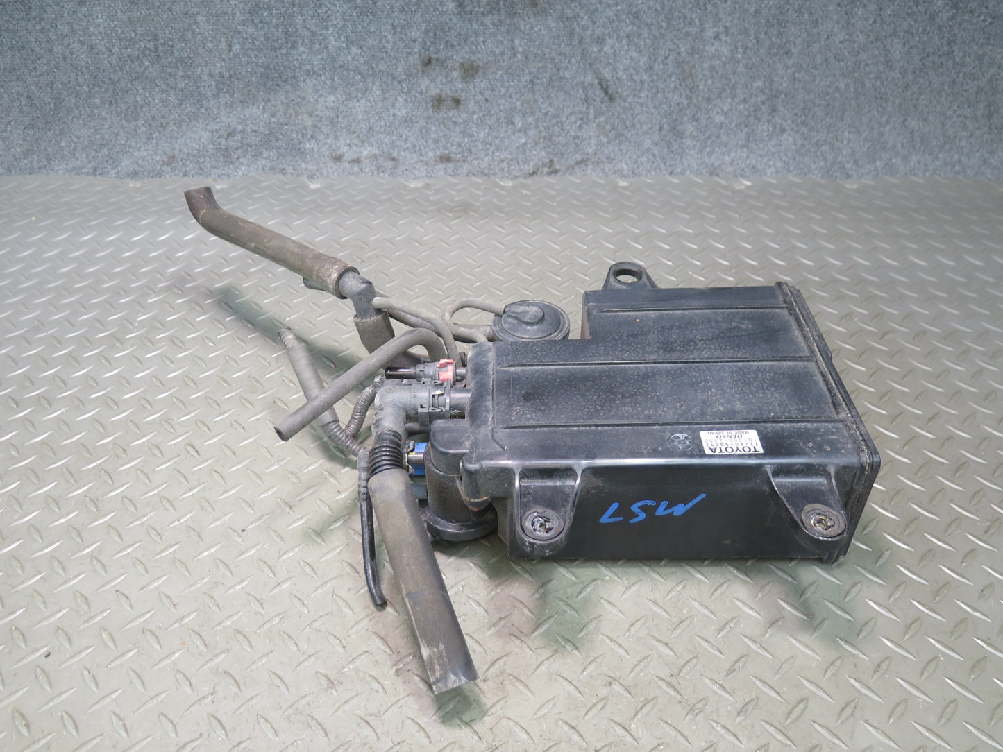 01-06 Lexus UCF30L LS430 Fuel Evap Vapor Charcoal Canister 77740-50092 OEM