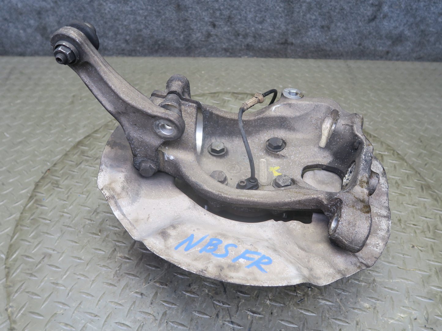 2006-2007 BMW E63 E64 M6 Front Right Spindle Knuckle Wheel Hub Bearing