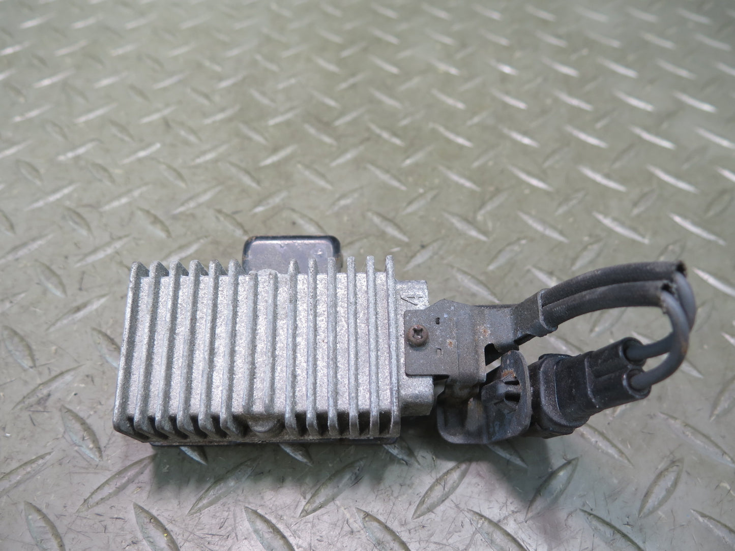 04-06 Lexus UCF30L LS430 Fuel Pump Resistor Module 23080-50140 OEM