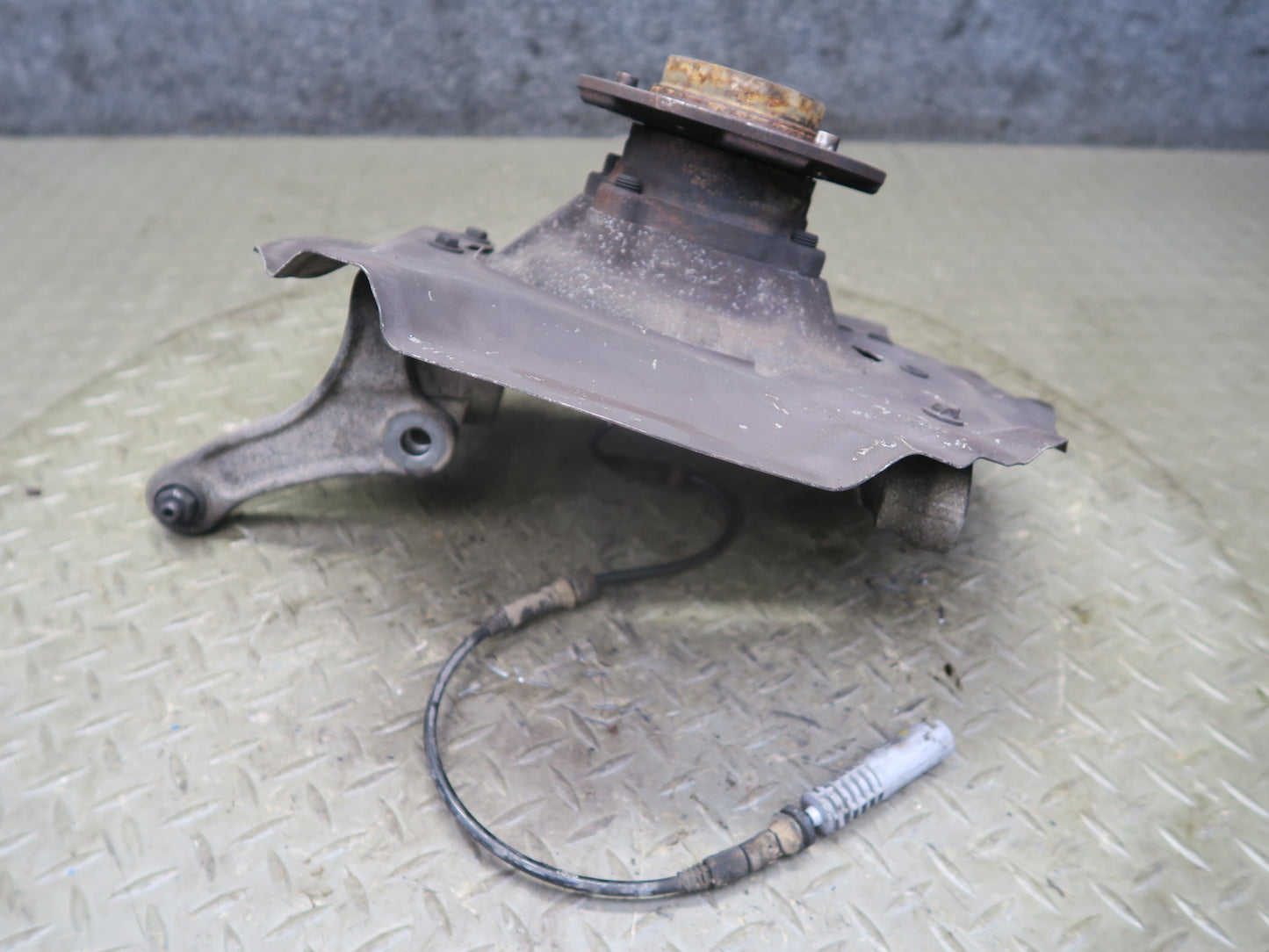 2006-2007 BMW E63 E64 M6 Front Left Spindle Knuckle Wheel Hub Bearing