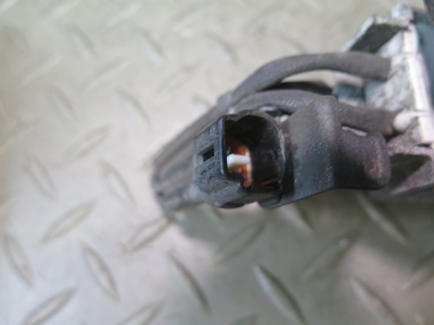 04-06 Lexus UCF30L LS430 Fuel Pump Resistor Module 23080-50140 OEM