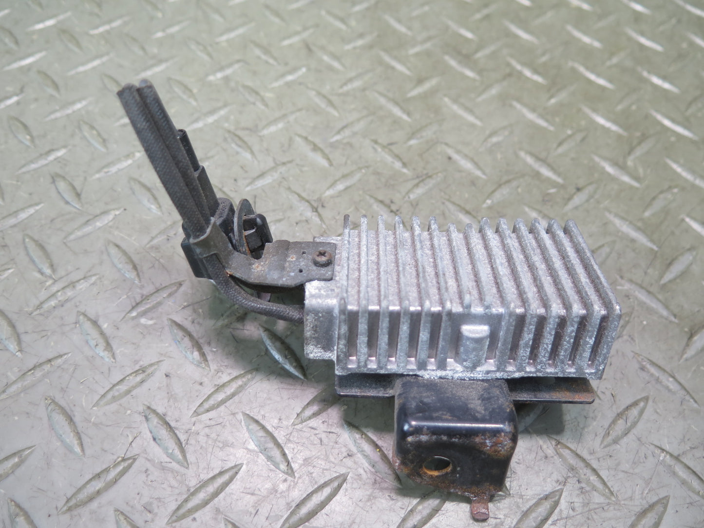 04-06 Lexus UCF30L LS430 Fuel Pump Resistor Module 23080-50140 OEM