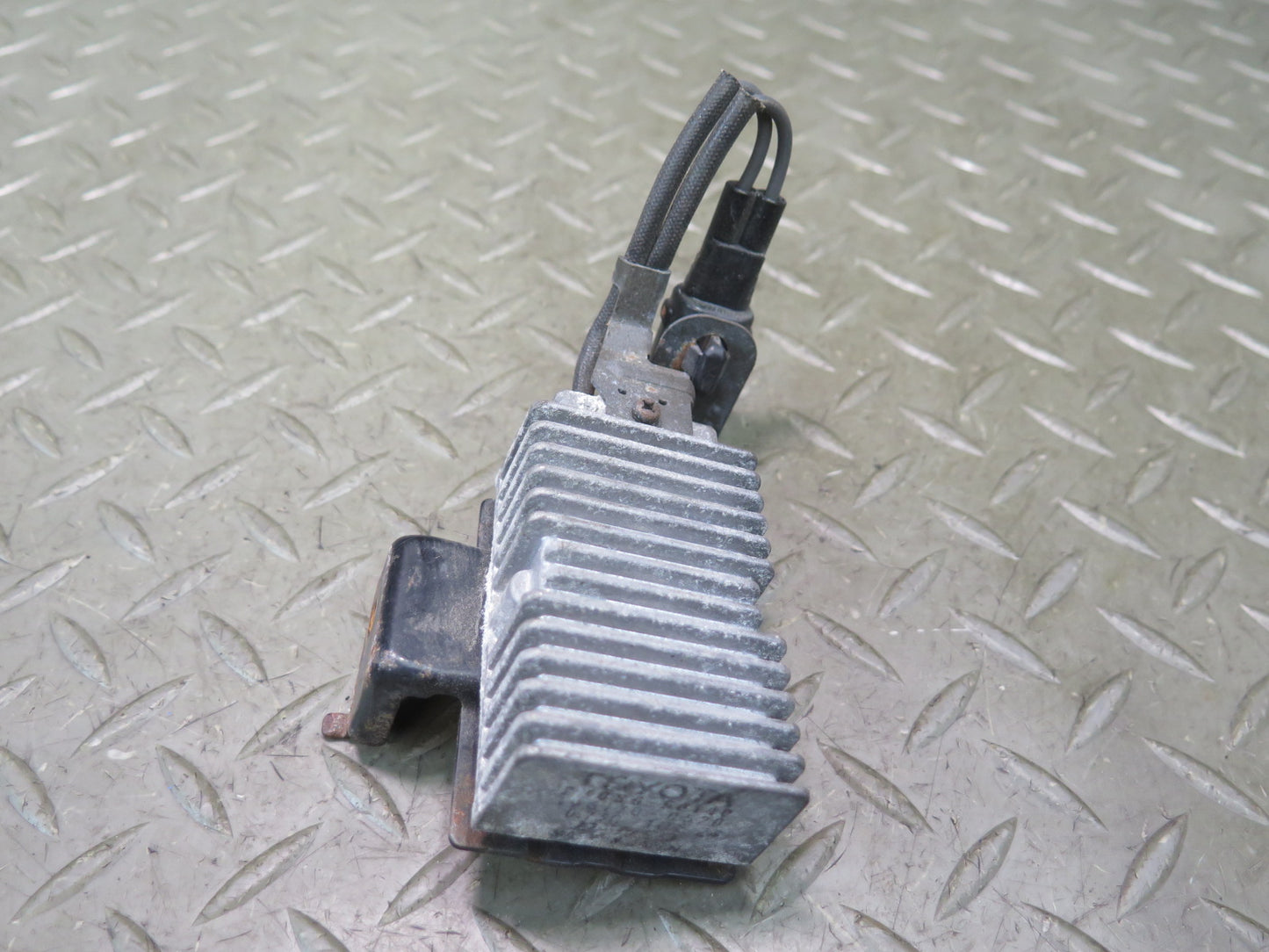 04-06 Lexus UCF30L LS430 Fuel Pump Resistor Module 23080-50140 OEM