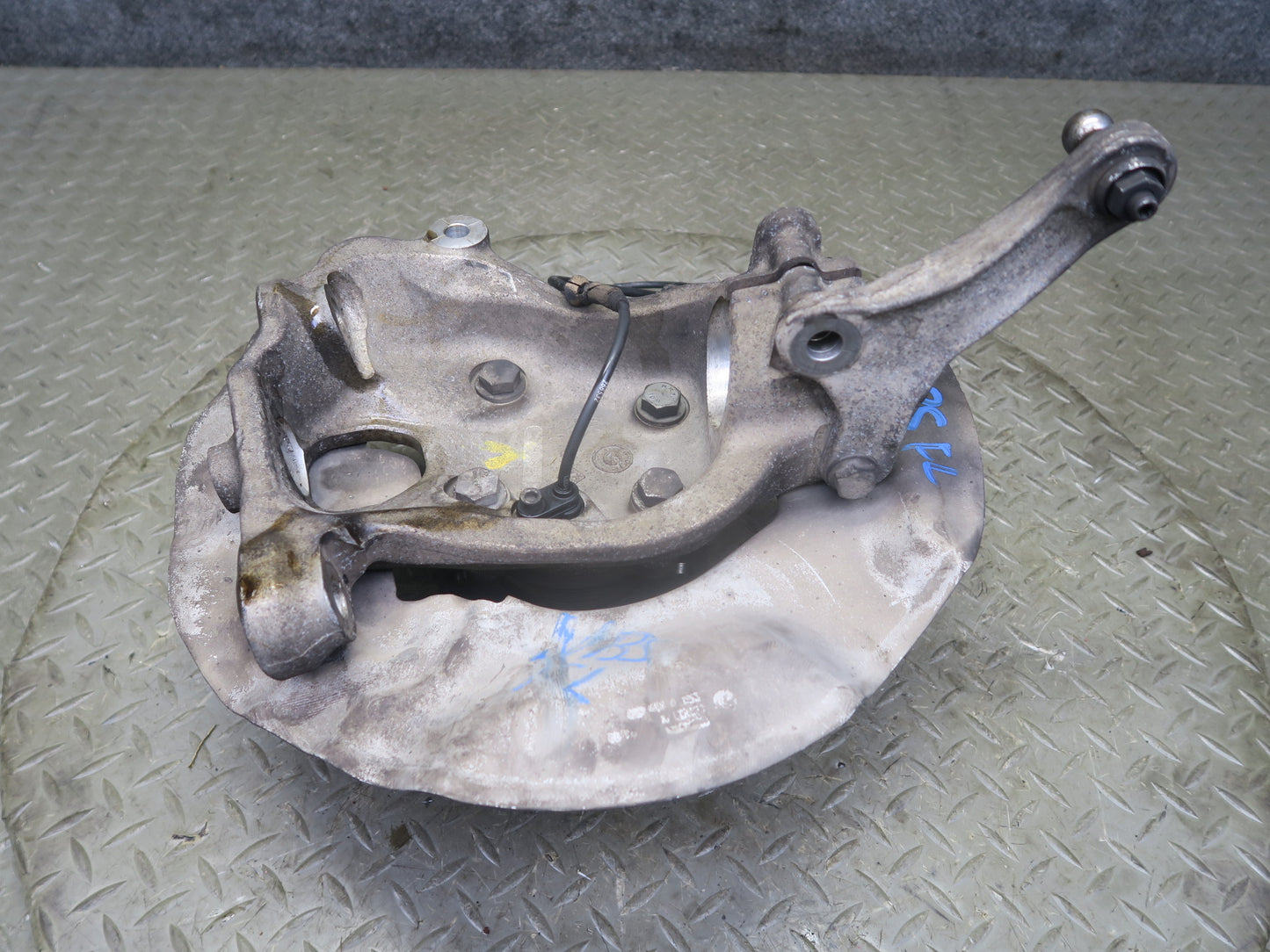 2006-2007 BMW E63 E64 M6 Front Left Spindle Knuckle Wheel Hub Bearing