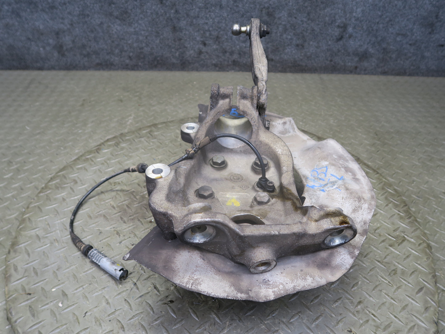 2006-2007 BMW E63 E64 M6 Front Left Spindle Knuckle Wheel Hub Bearing