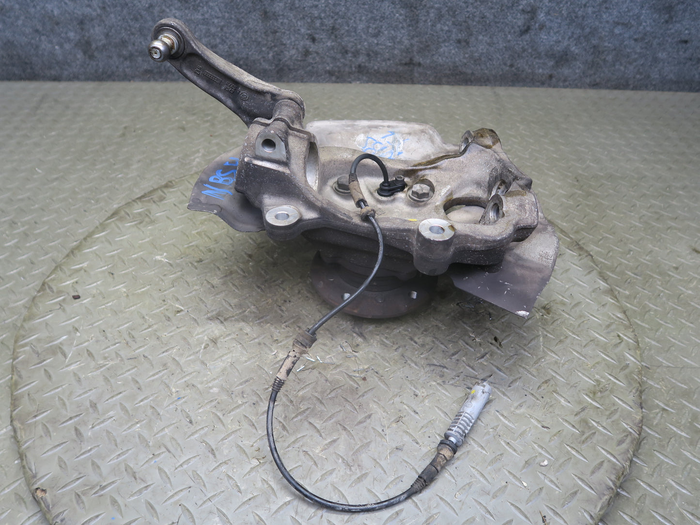 2006-2007 BMW E63 E64 M6 Front Left Spindle Knuckle Wheel Hub Bearing