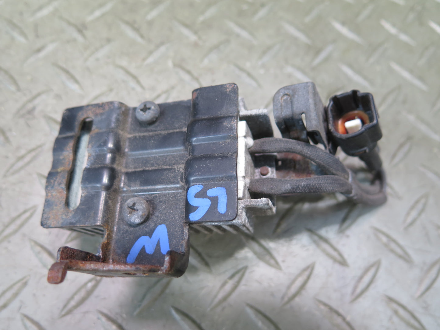 04-06 Lexus UCF30L LS430 Fuel Pump Resistor Module 23080-50140 OEM