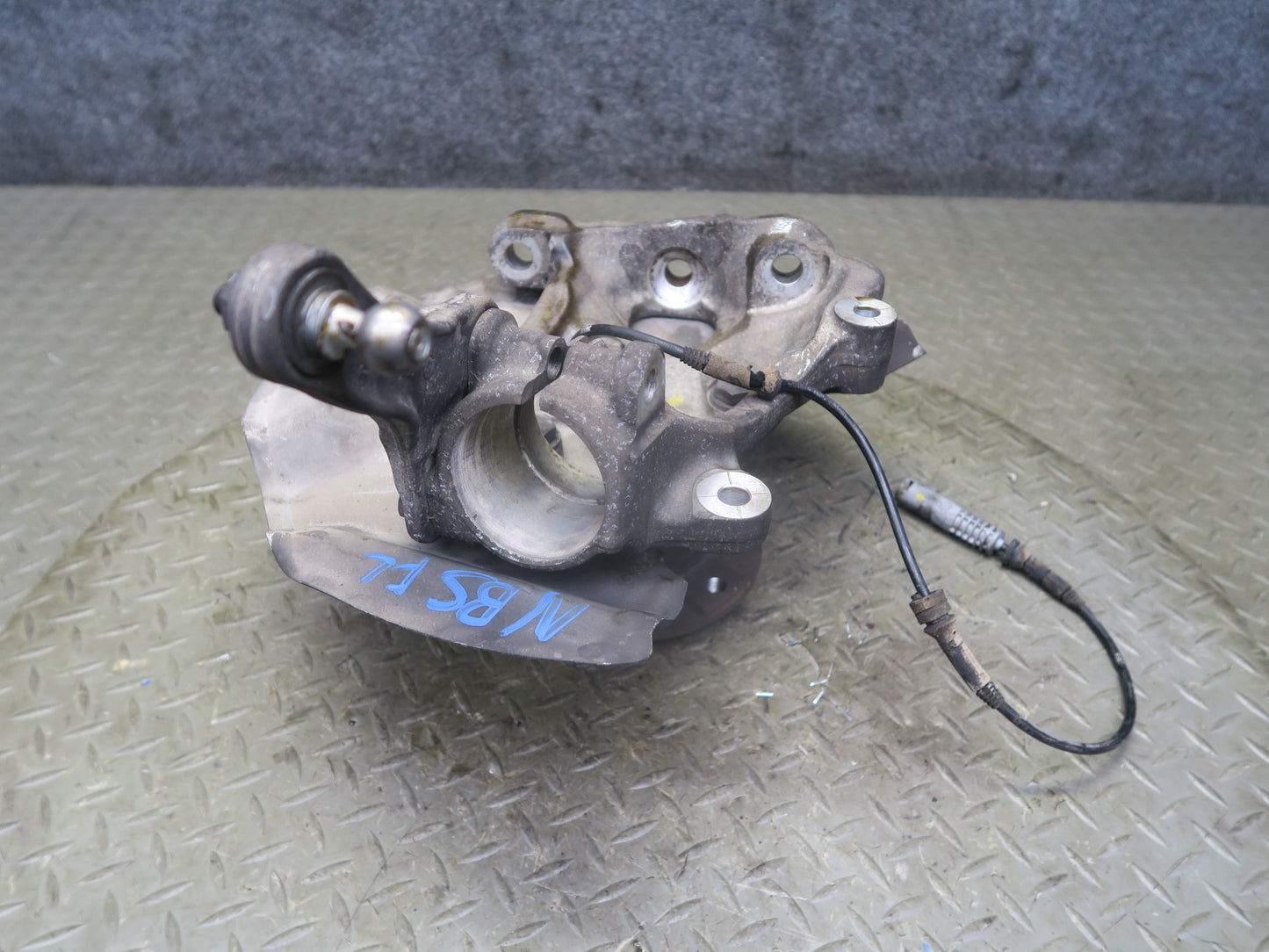 2006-2007 BMW E63 E64 M6 Front Left Spindle Knuckle Wheel Hub Bearing