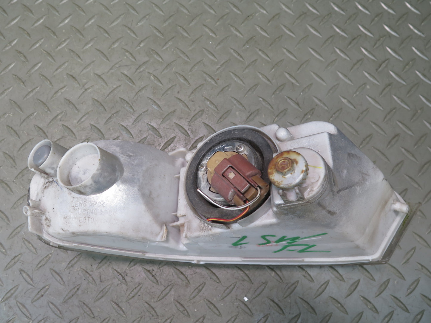 04-06 Lexus UCF30L LS430 Front Left Fog Light Lamp OEM