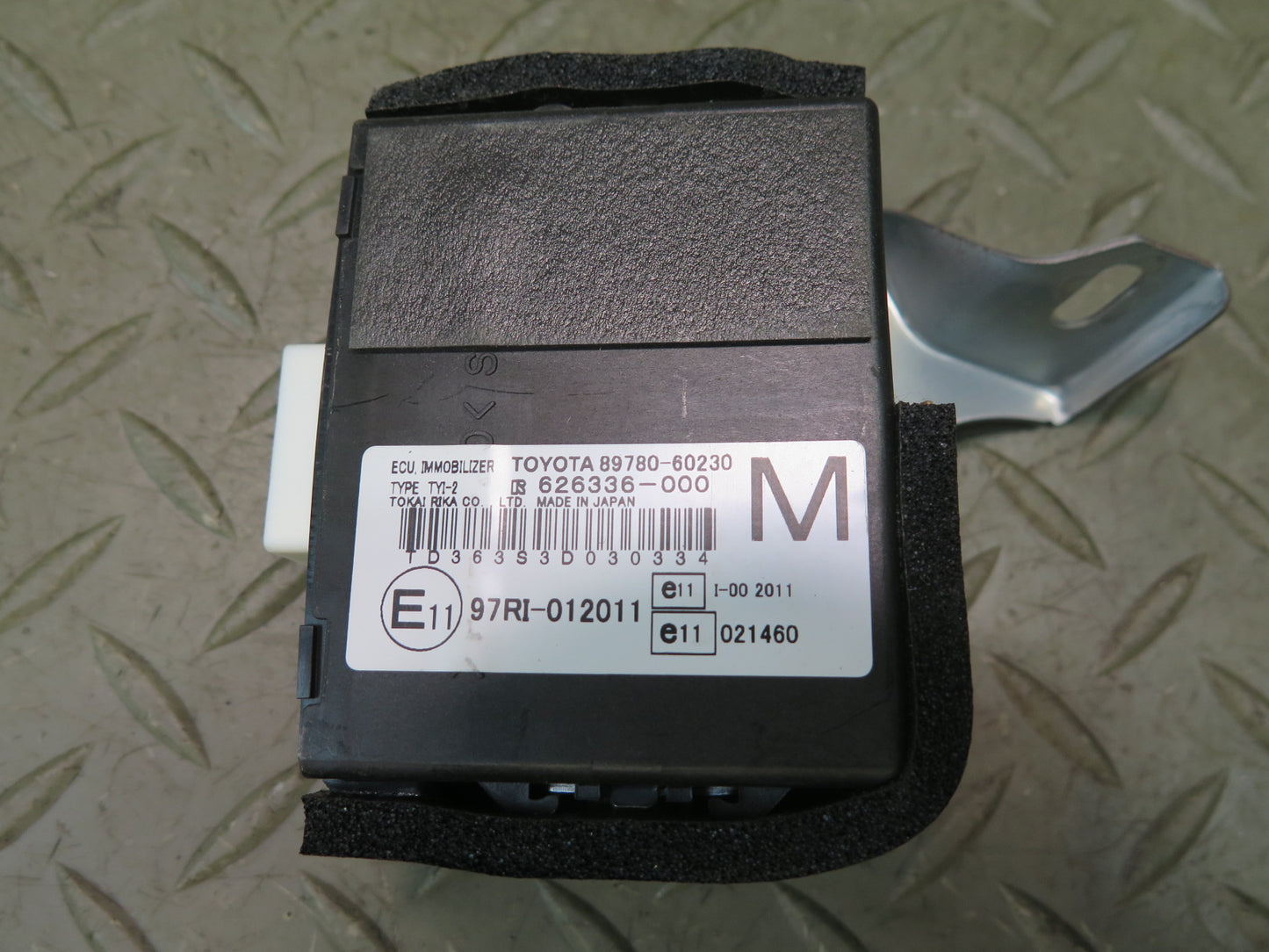 2004 Lexus UZJ100L LX470 2UZFE Engine ECU ECM Immo Ignition Lock KEY Set