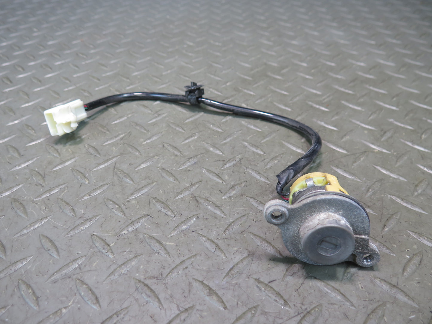 2004 Lexus UZJ100L LX470 2UZFE Engine ECU ECM Immo Ignition Lock KEY Set